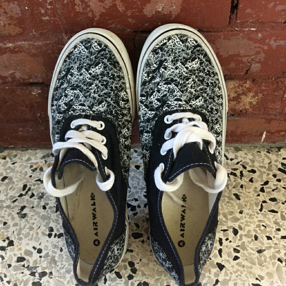 Airwalk men shoes skull design size 8.5